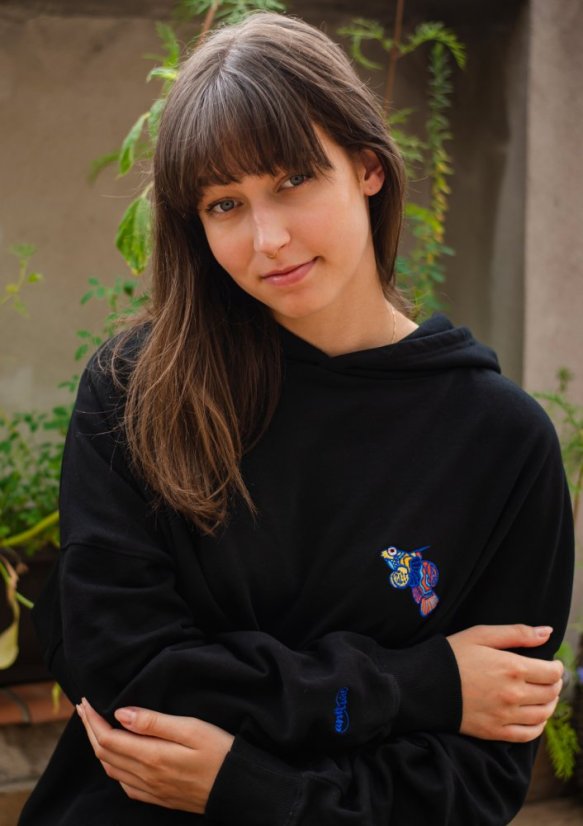 Unisex černá mikina z bio bavlny, s výšivkou VŘETÉNKA MANDARÍN - Barva: Černá, Velikost: M