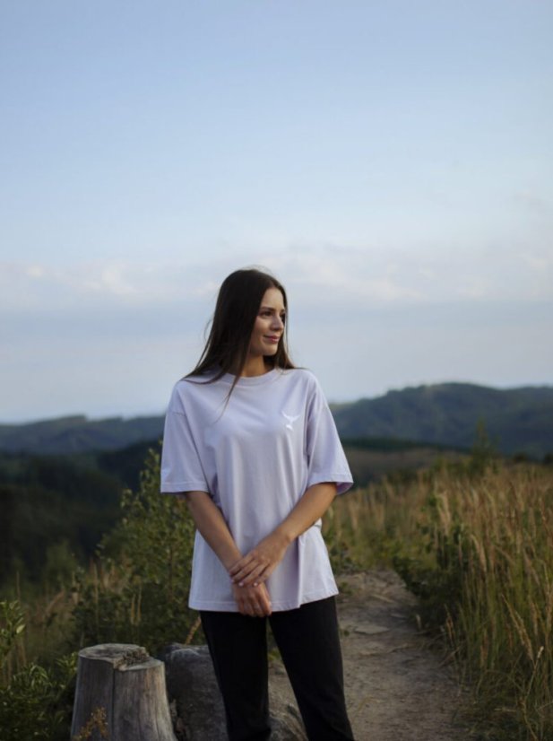 Unisex fialkové triko, s výšivkou HOLUBICE - Barva: Světle fialová, Velikost: S