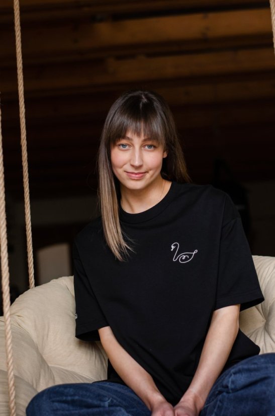 Unisex černé triko, s výšivkou LABUŤ - Barva: Černá, Velikost: XL