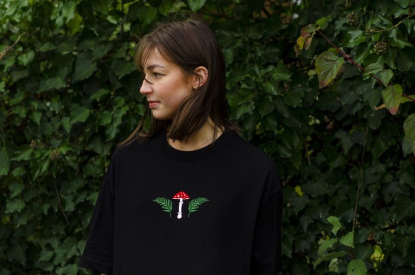 Unisex černé triko, s výšivkou LES - Barva: Černá, Velikost: M