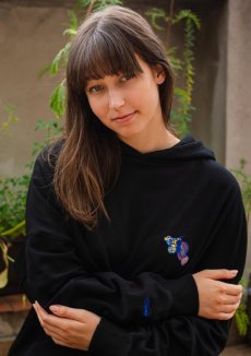 Unisex černá mikina z bio bavlny, s výšivkou VŘETÉNKA MANDARÍN
