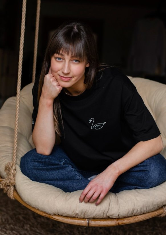 Unisex černé triko, s výšivkou LABUŤ - Barva: Černá, Velikost: XL