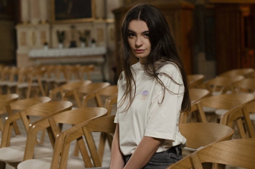 Unisex krémové triko, s výšivkou MEDÚZA - Barva: Krémová, Velikost: XL