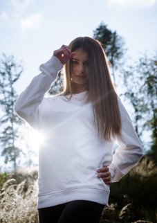 Unisex bílá mikina s výšivkou